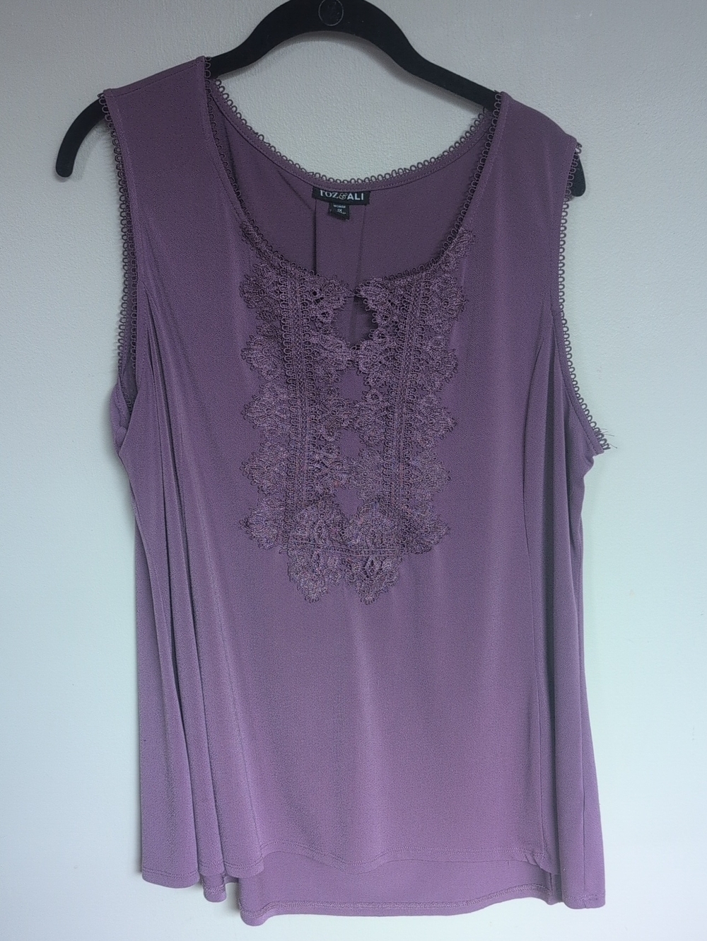 Roz & Ali Mauve Lace-Front Sleeveless Top